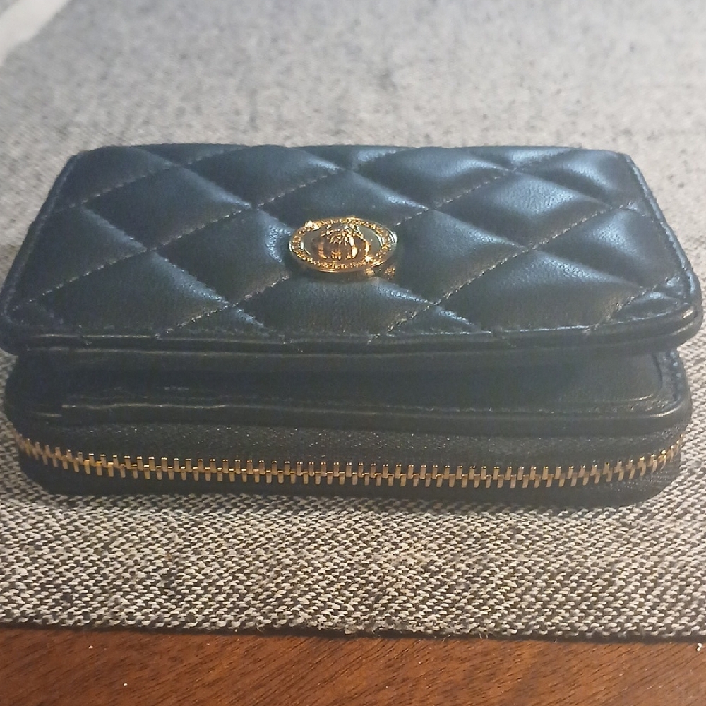 Versace Black Quilted Leather Wallet with Gold Medusa Logo - Picture 6 of 15